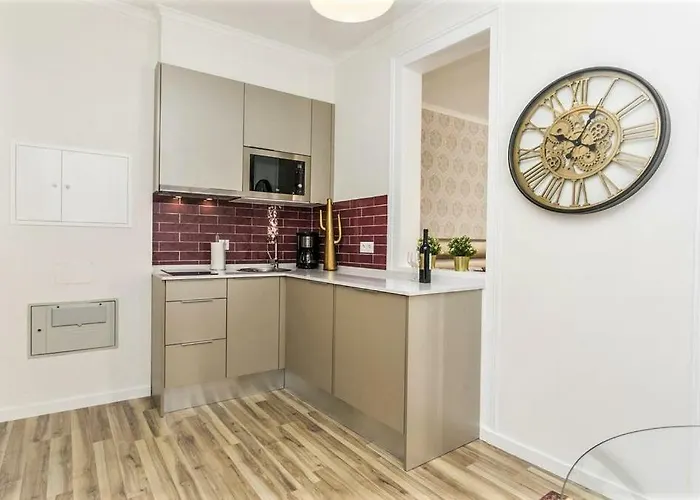 N1 Center Romance Exterior Maintenance To Be Completed By Mid-march Apartman
